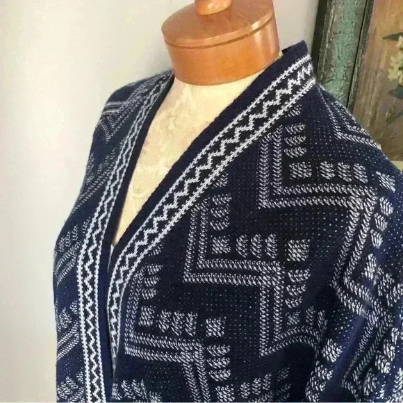 New Directions Women Weekend Navy and Ivory Sweater Cape with fringe size XL NWT - Picture 4 of 12
